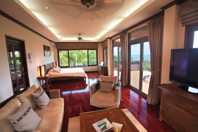 Chaweng Hills, master bedroom suite